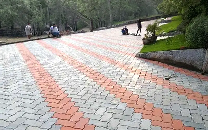 Uni Pavers After 01
